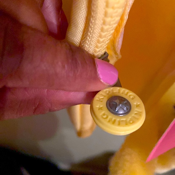 💛 Woman’s Kipling multi compartments yellow crossbody bag! - Picture 6 of 7